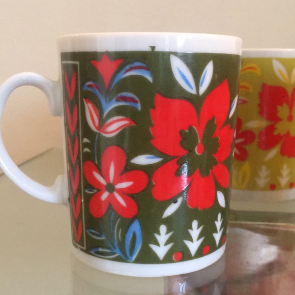 MCM Japan Cheerful Mugs. Set of 4. - Picture 3 of 7